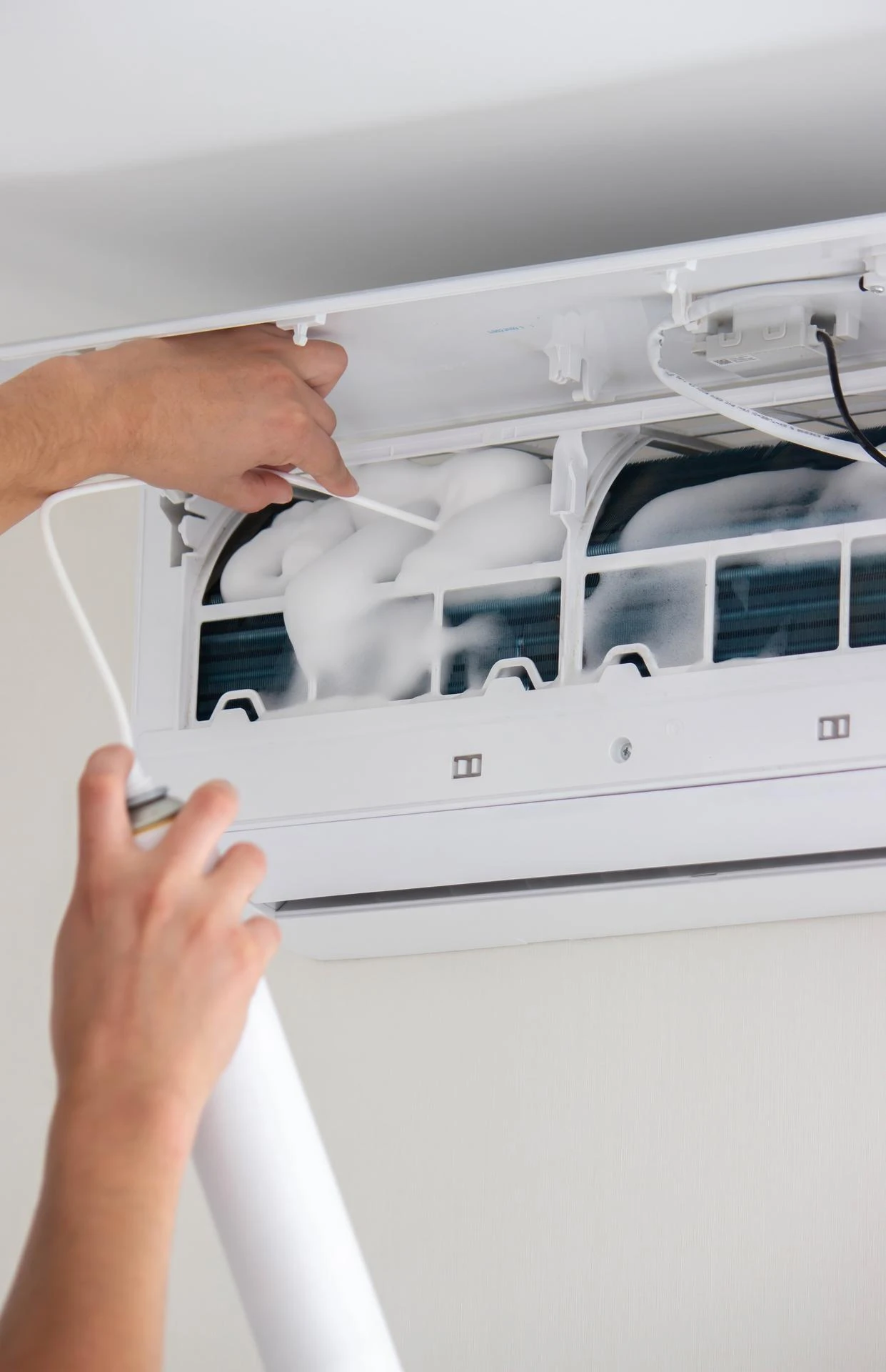 deep-ac-cleaning-treating-the-evaporator-with-cle-image